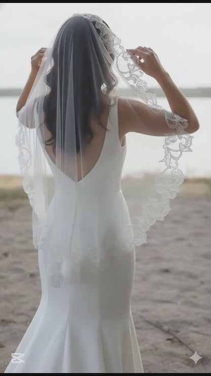 Rosette - Mantilla wedding veil with lace, Finger tip length.