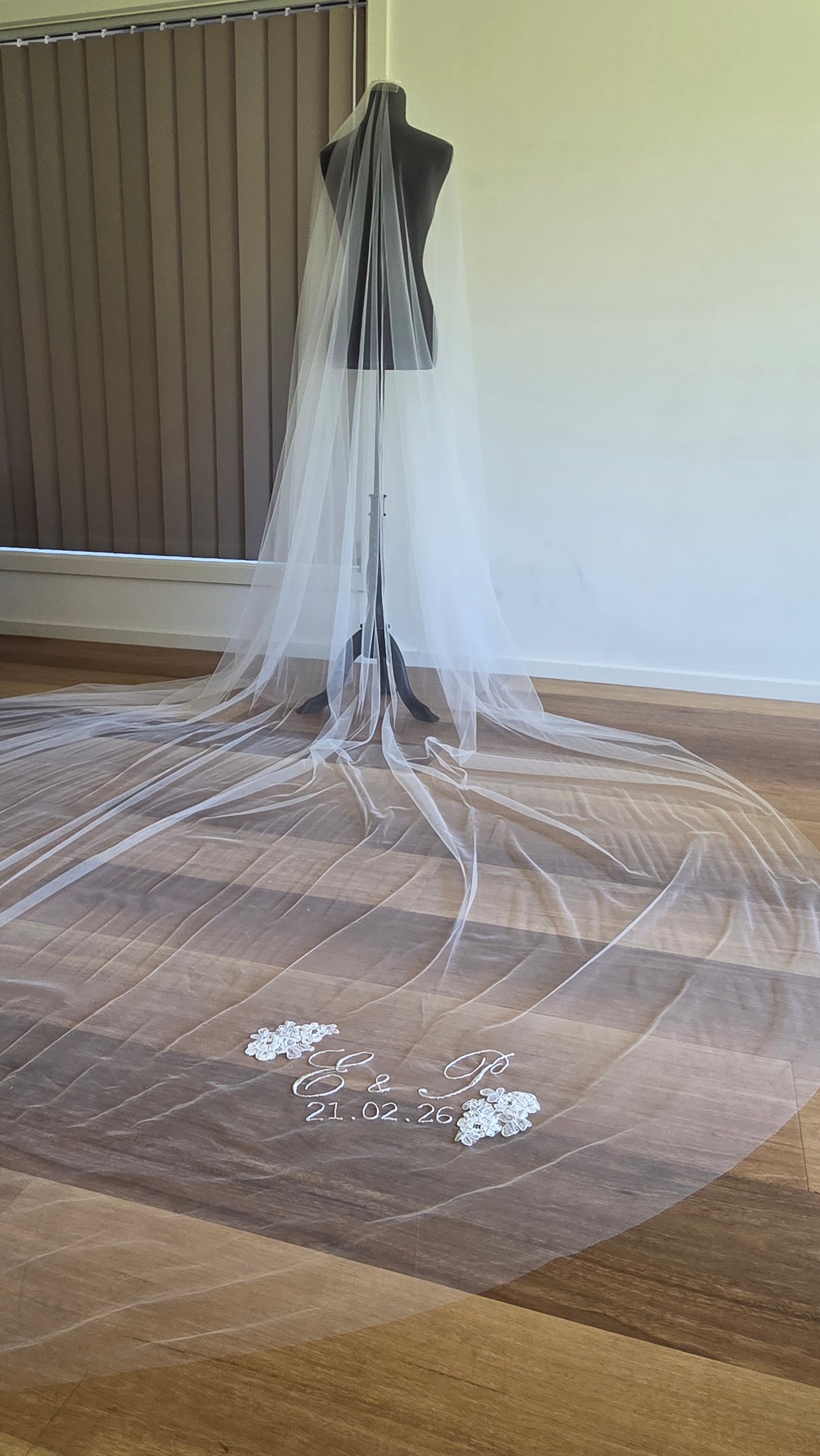 Personalised wedding veil, Custom Embroidery (initials, names, date, quotes) ADD ON