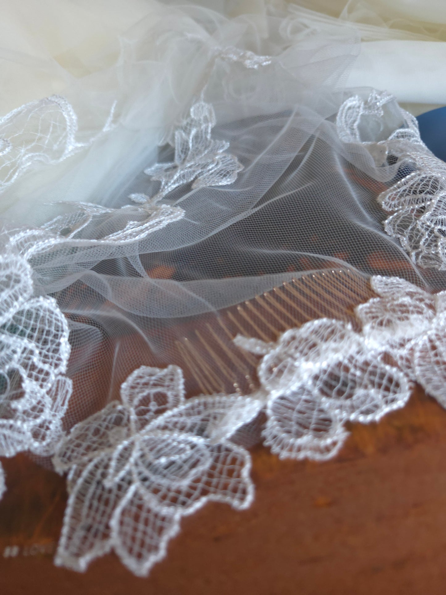 Rosette - Mantilla wedding veil with lace, Finger tip length.