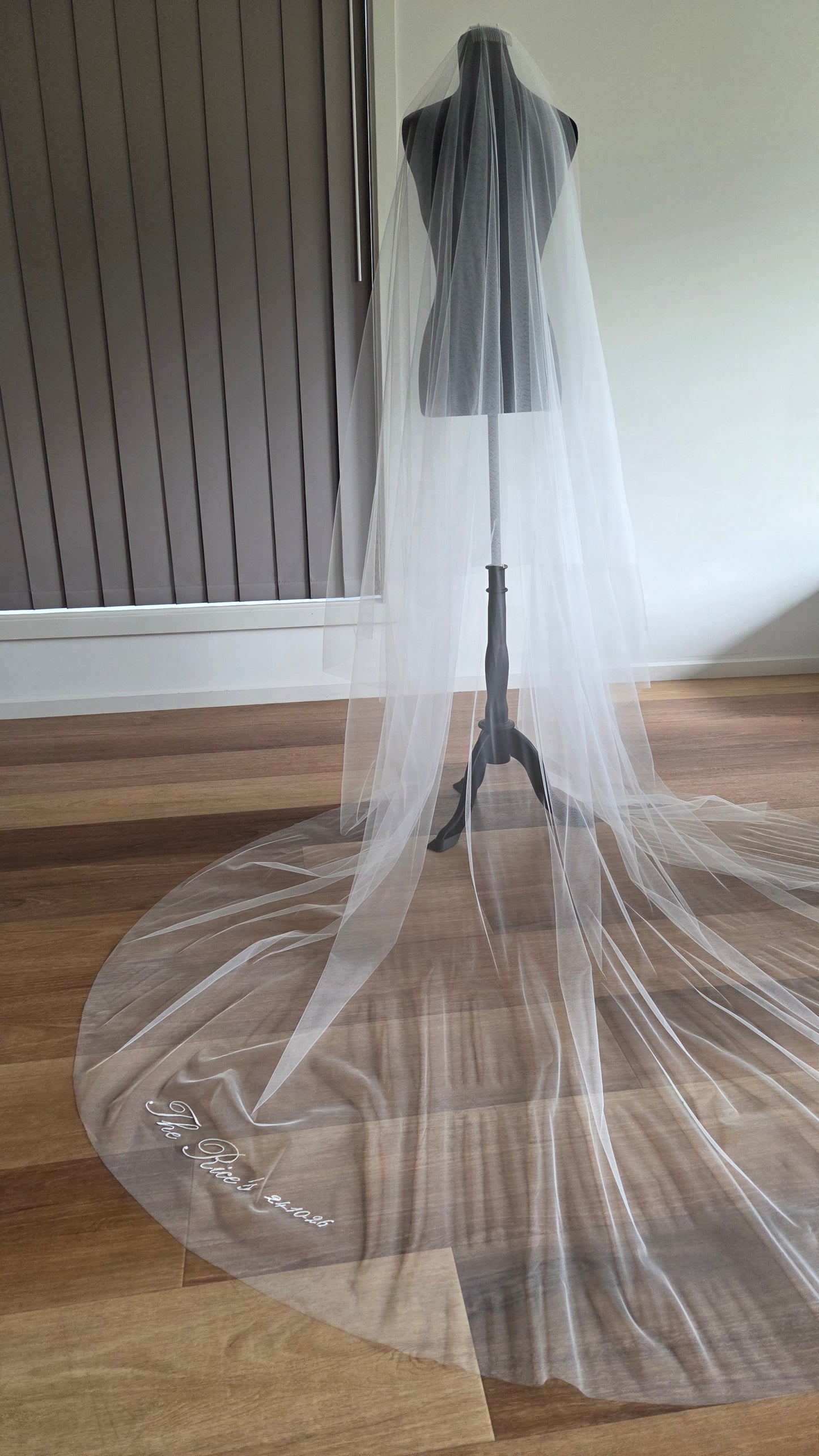 Personalised wedding veil, Custom Embroidery (initials, names, date, quotes) ADD ON