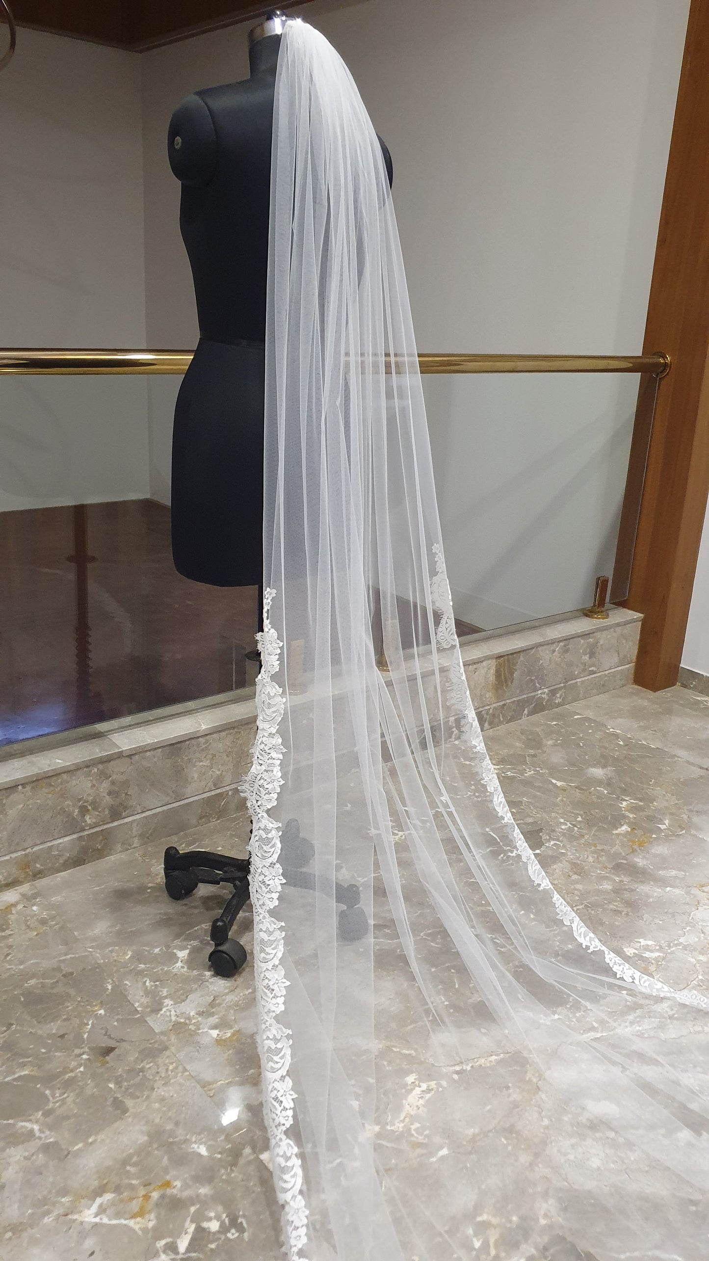 Chantily lace wedding veil 1 tier