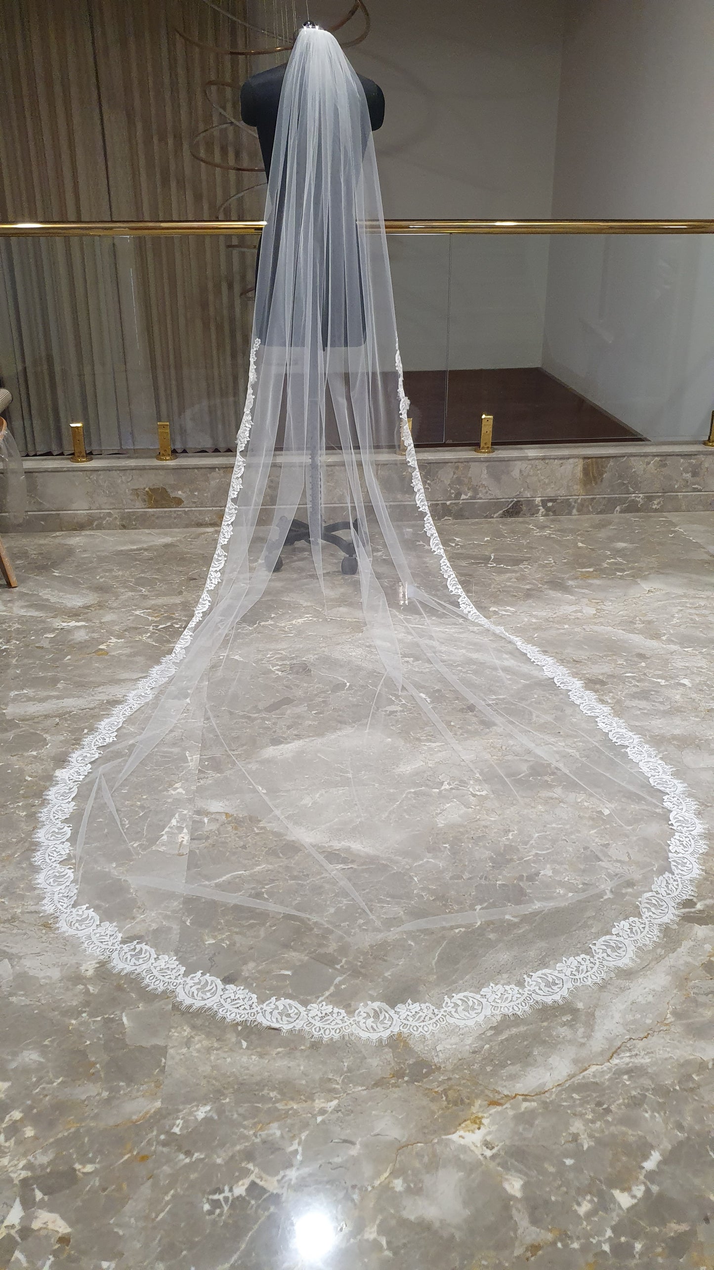 Chantily lace wedding veil 1 tier