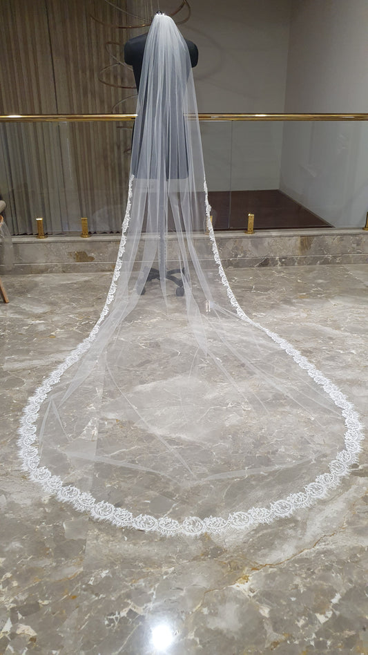 Chantily lace wedding veil 1 tier